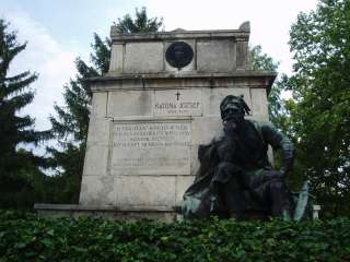 Kecskemét, Béke fasor 71A Katona József sírja 1.kép.jpg Kecskemét, Béke fasor 71A Katona József sírja 1.kép.jpg